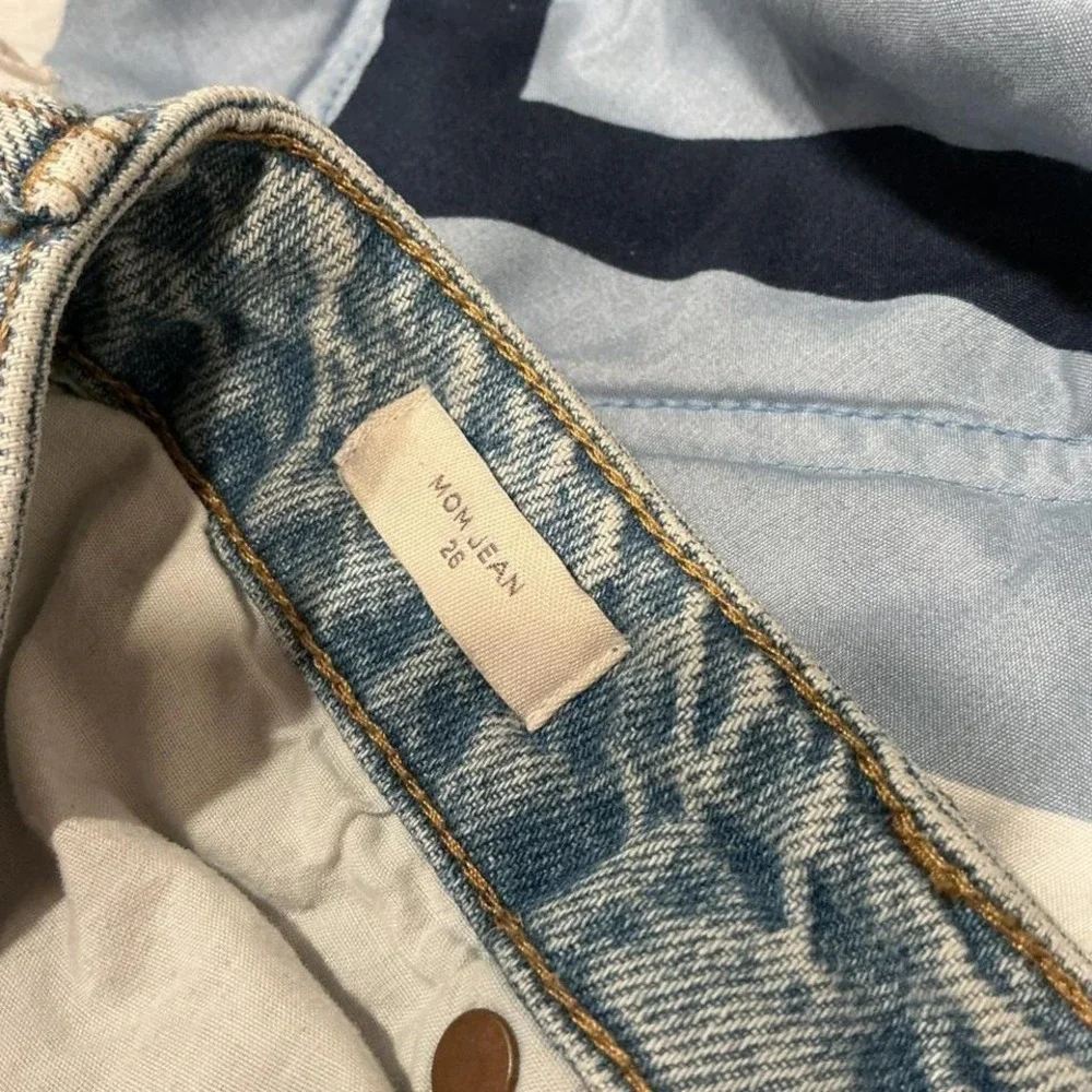 PacSun Mom Jeans Light Wash Distressed High Waisted Denim‎ Blue Size 26